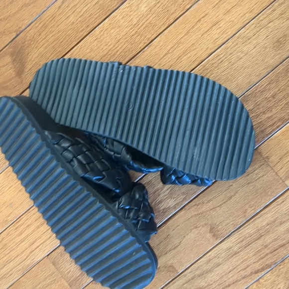 Sonhodospes NWOT black slip on flat braided basket woven slide sandal size 38 - Picture 2 of 3